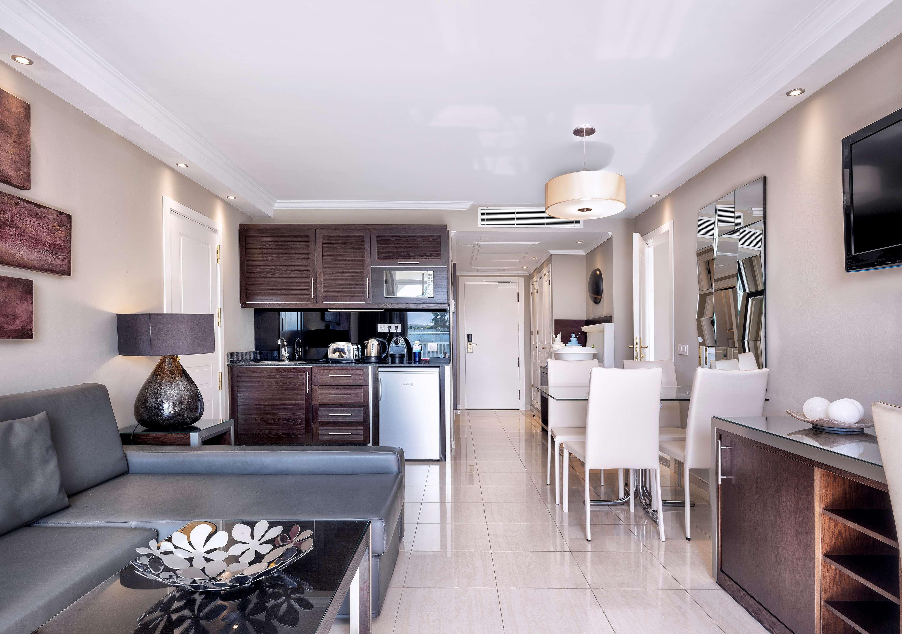 Hotel Me Marbella By Melia Esterno foto A typical apartment