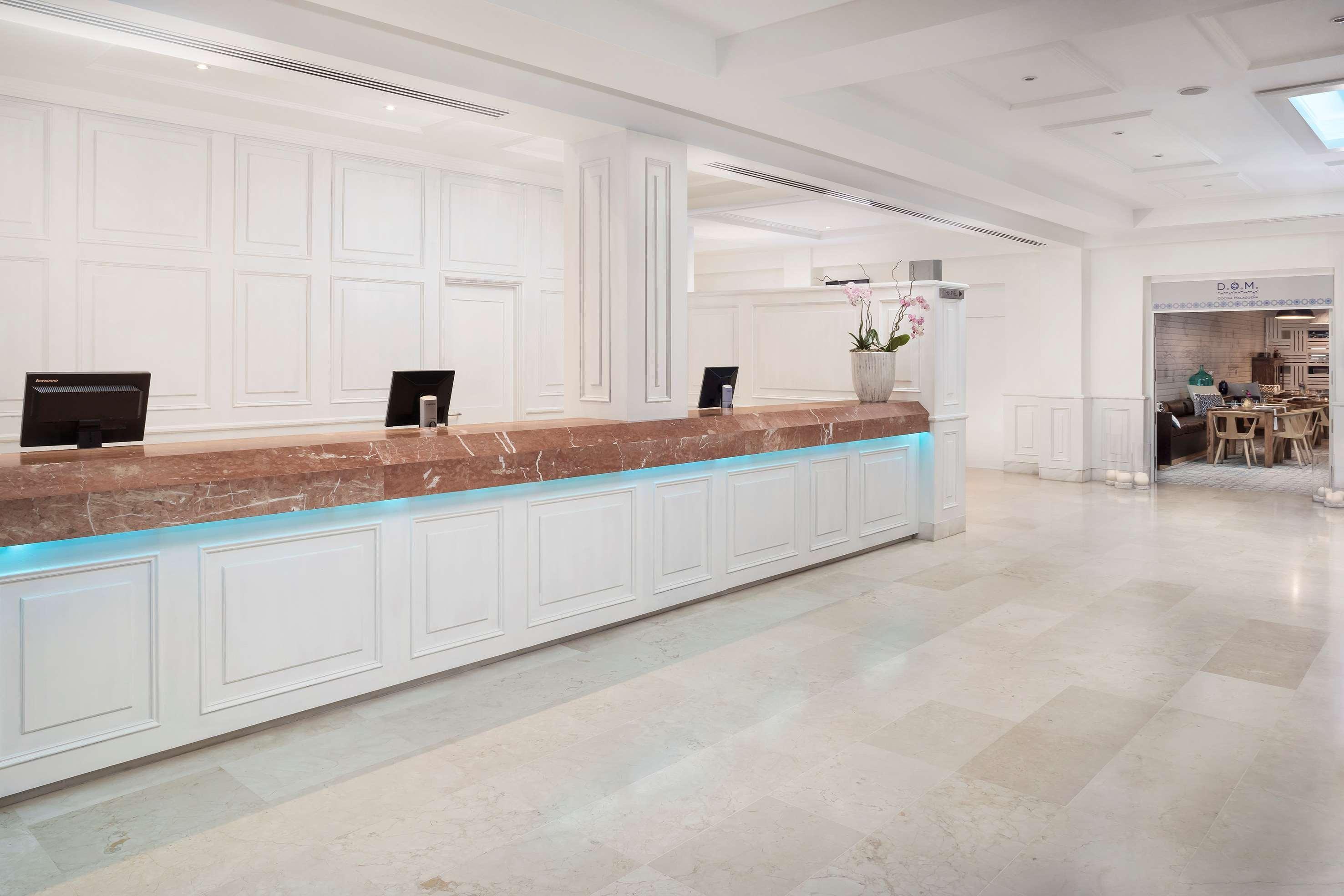 Hotel Me Marbella By Melia Esterno foto Reception desk at the hotel