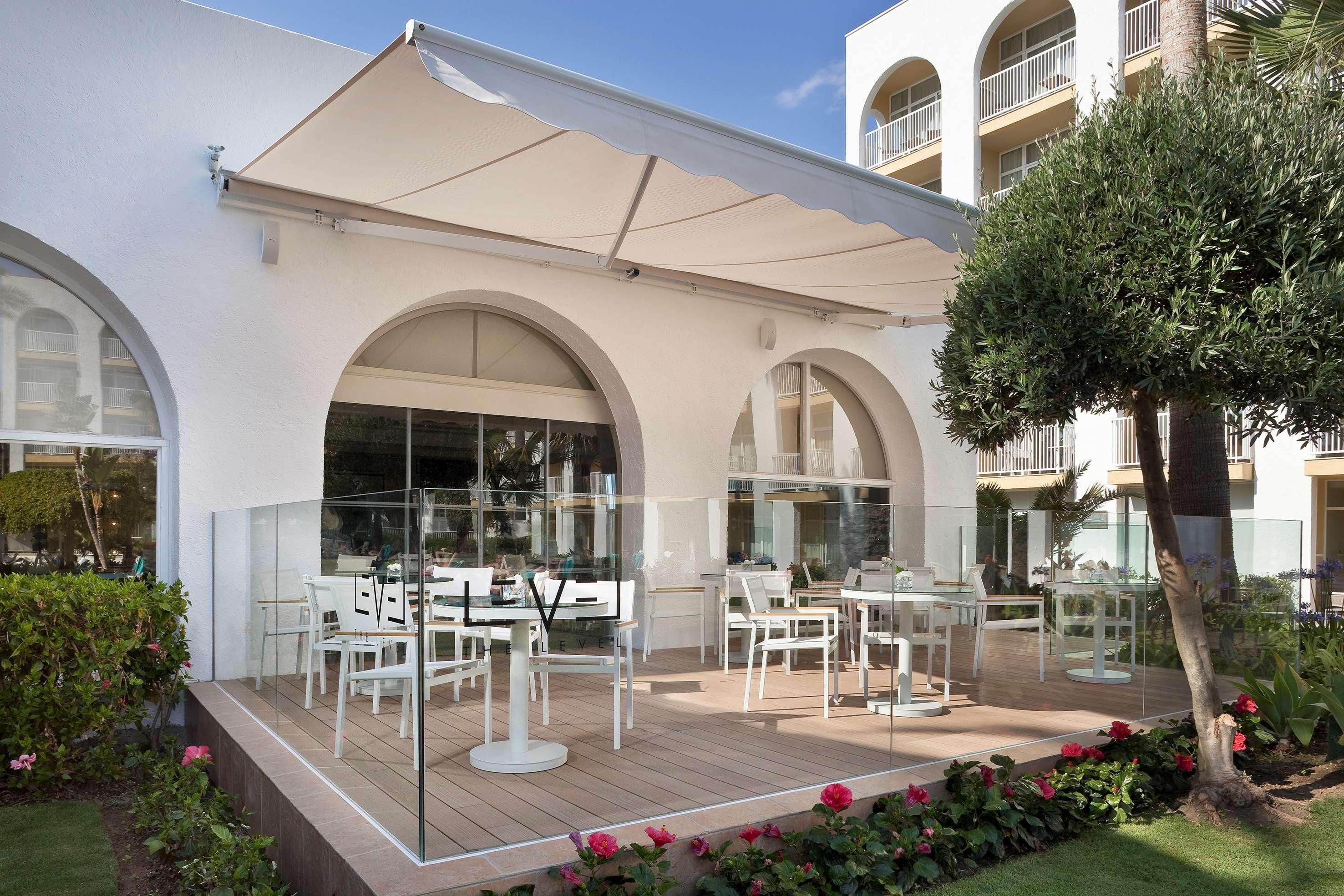 Hotel Me Marbella By Melia Esterno foto The restaurant at the hotel