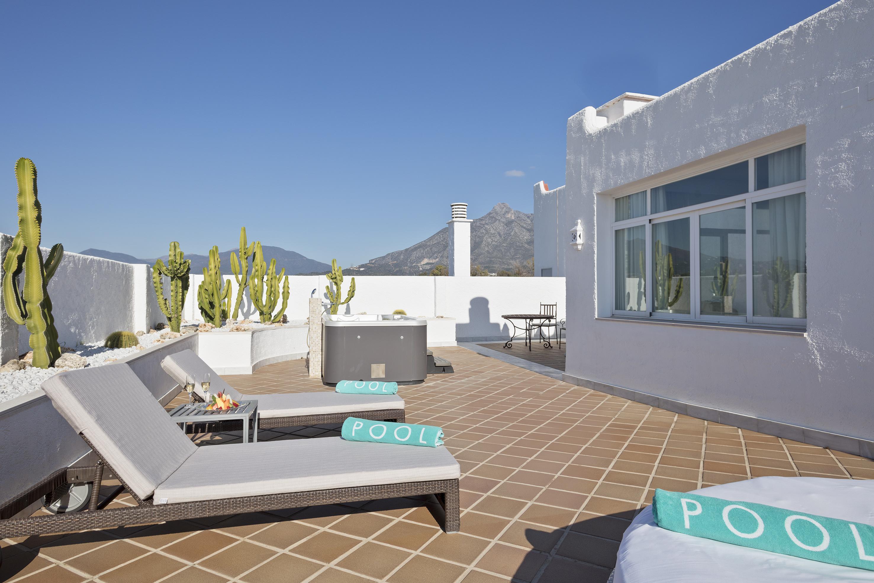 Hotel Me Marbella By Melia Esterno foto Rooftop at the hotel