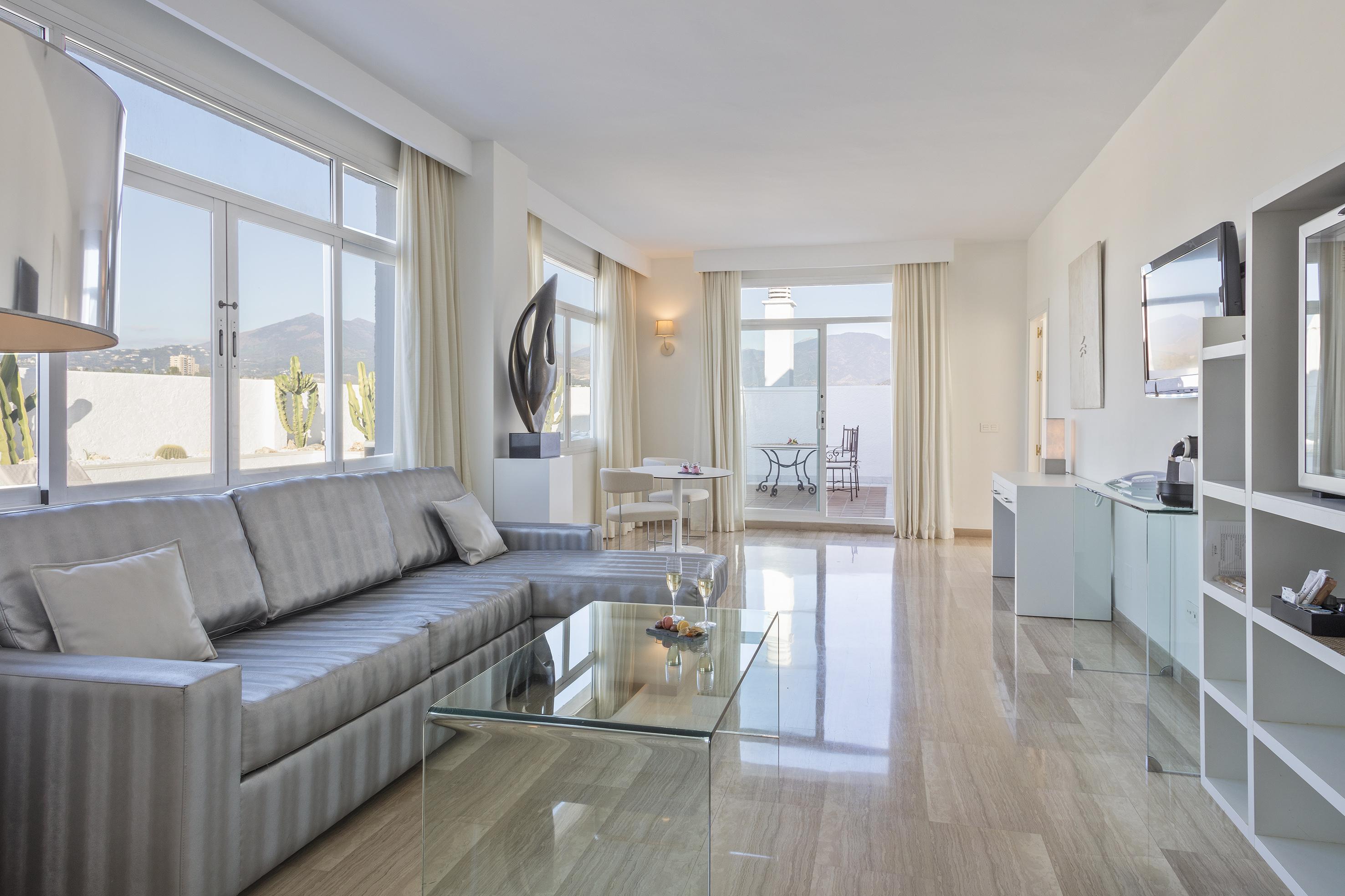 Hotel Me Marbella By Melia Esterno foto A living room