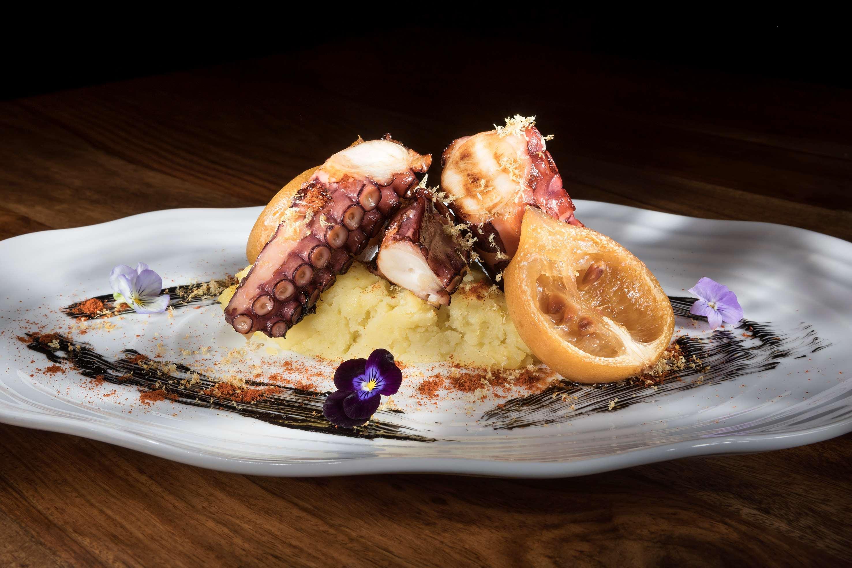 Hotel Me Marbella By Melia Esterno foto Octopus with mashed potatoes