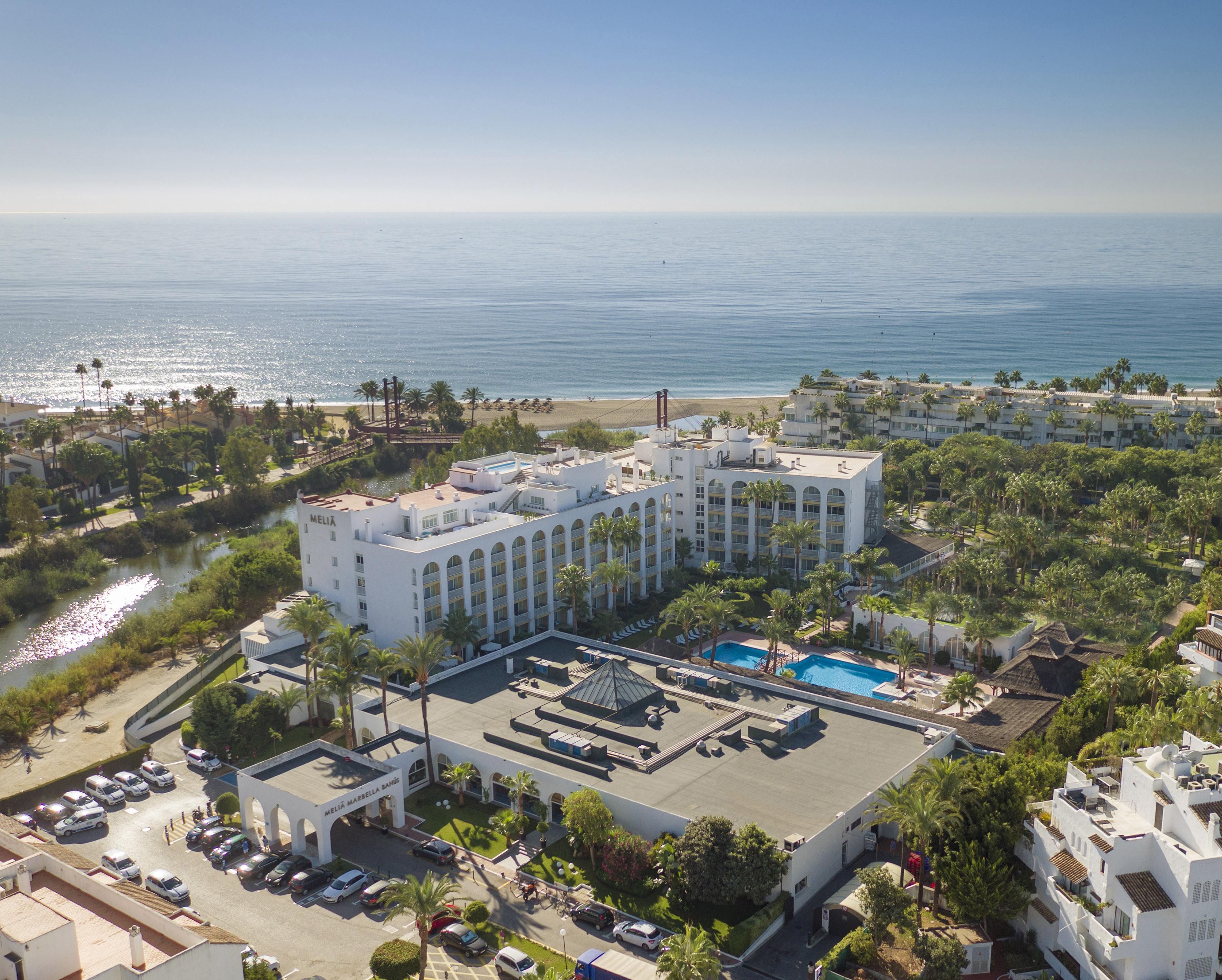 Hotel Me Marbella By Melia Esterno foto Aerial view of the hotel