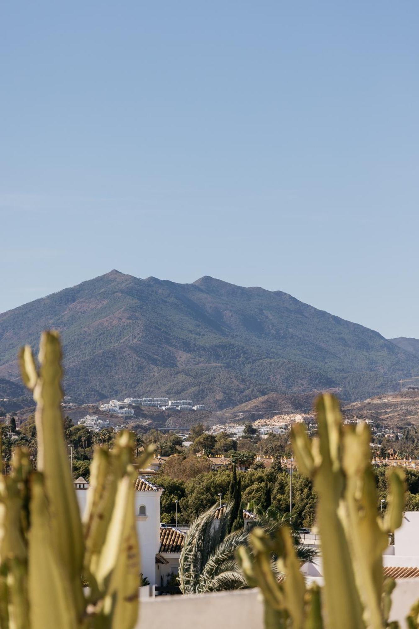 Hotel Me Marbella By Melia Esterno foto Four Peaks