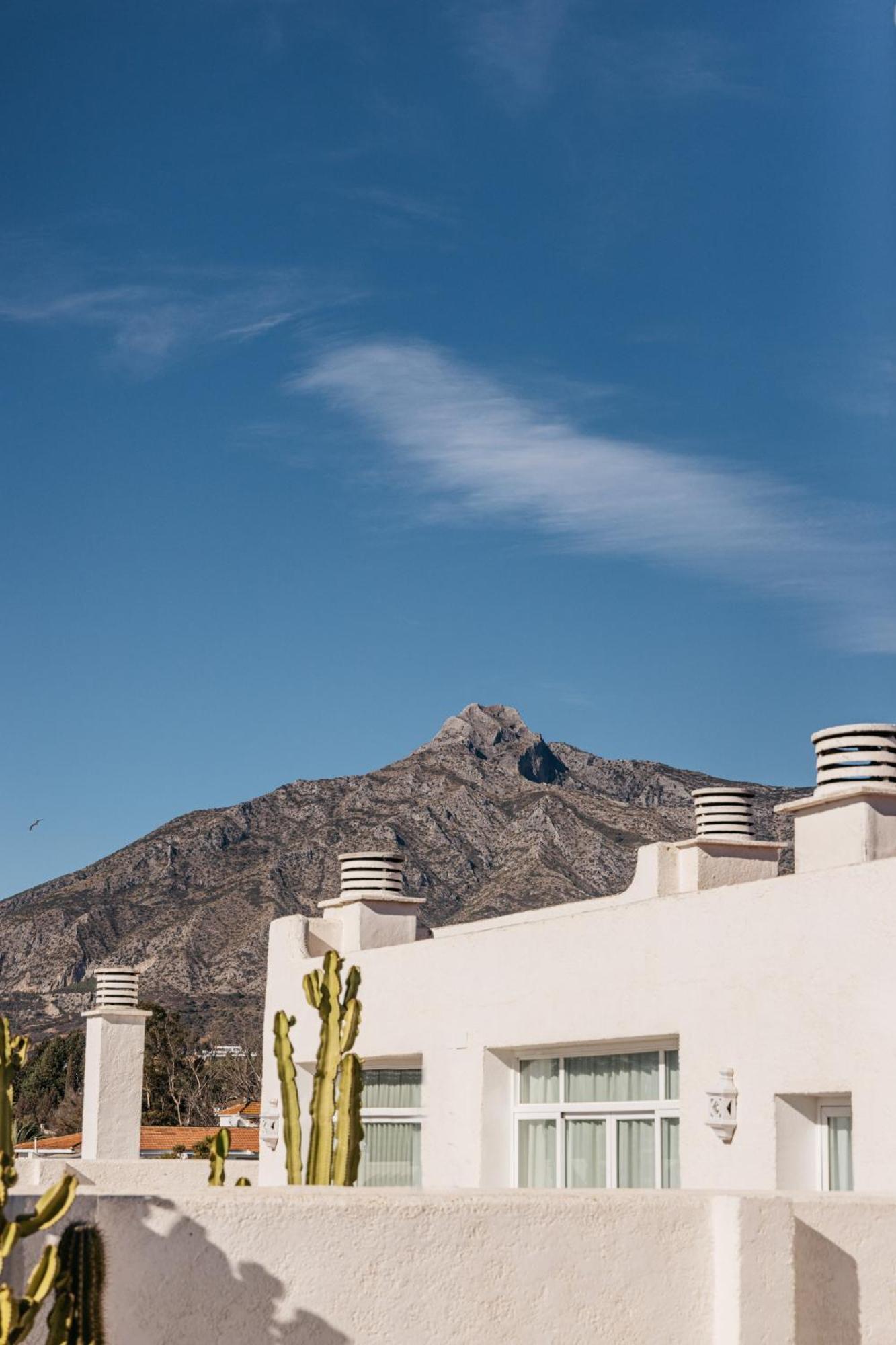 Hotel Me Marbella By Melia Esterno foto The summit of Mount Aire