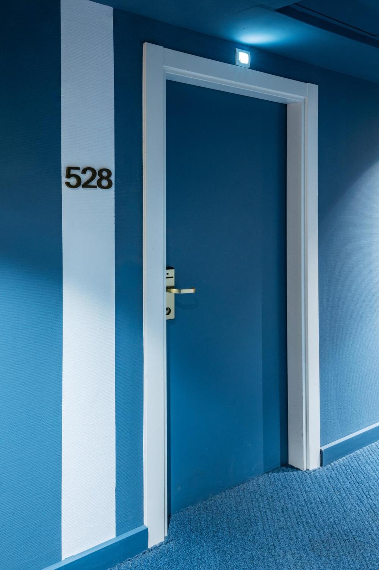 Hotel Me Marbella By Melia Esterno foto A self-storage facility