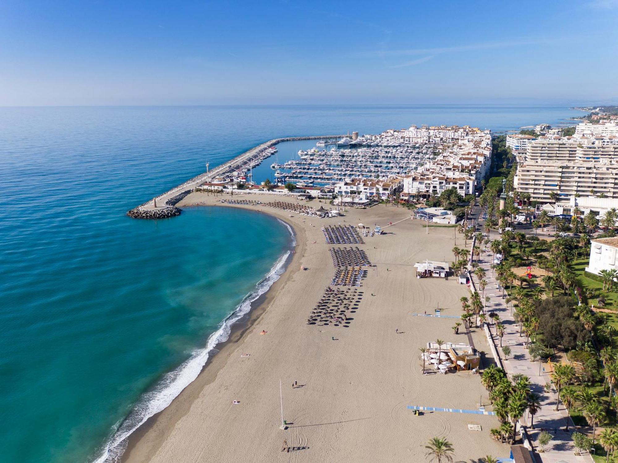 Hotel Me Marbella By Melia Esterno foto Aerial view of Sabinillas