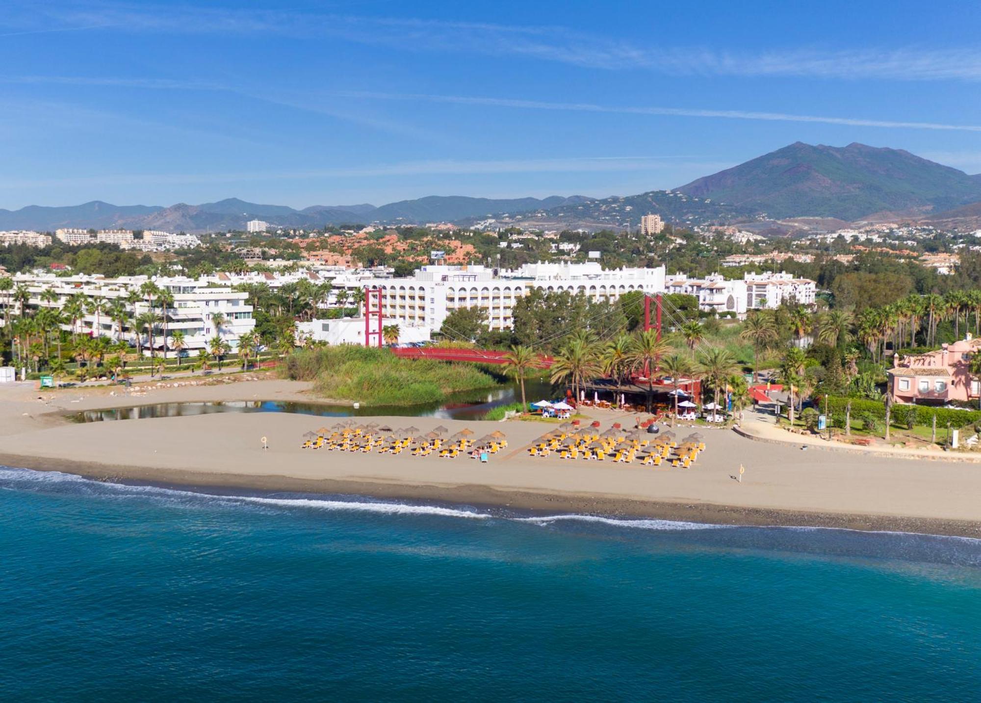 Hotel Me Marbella By Melia Esterno foto Aerial view of the beach