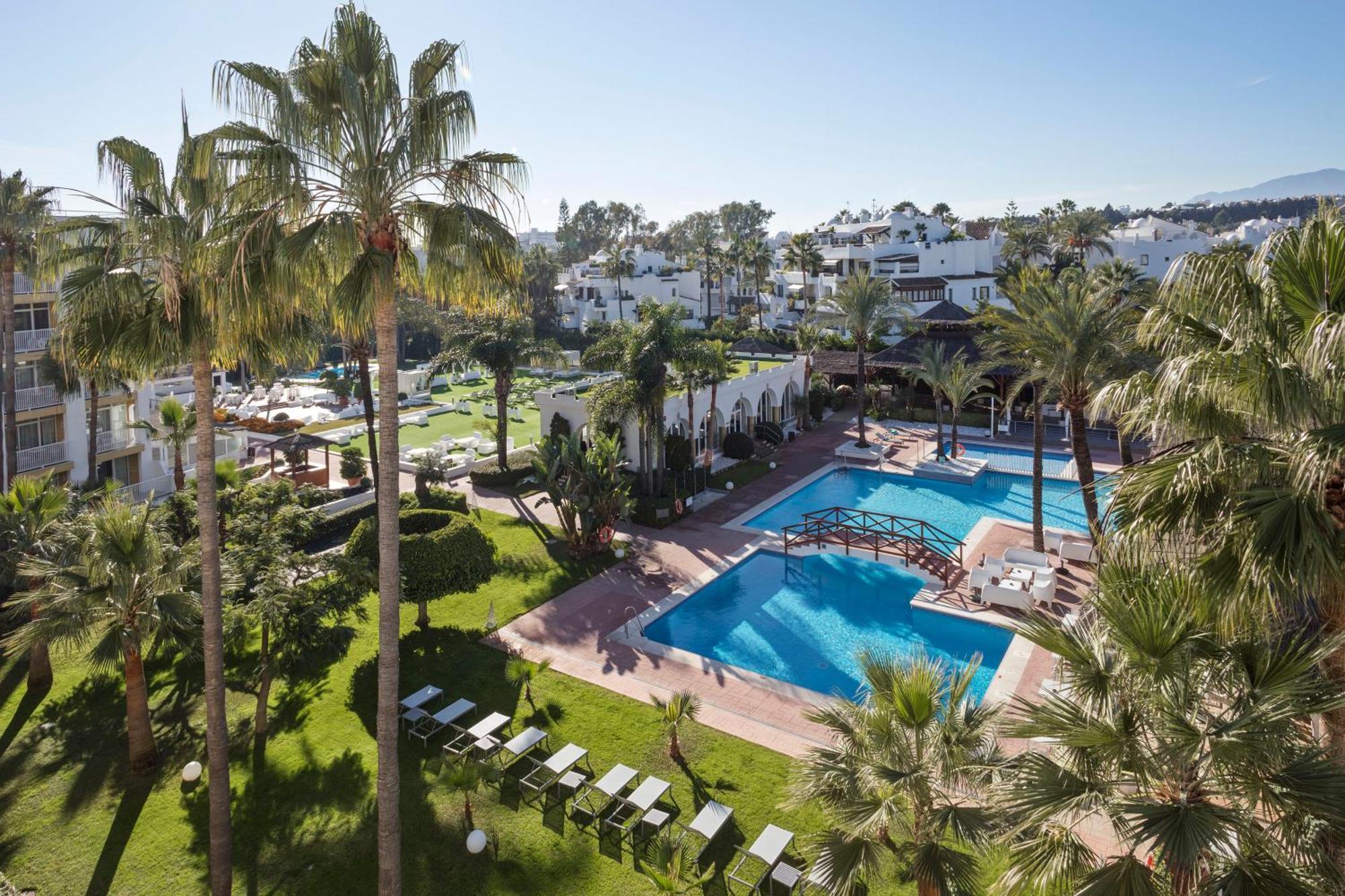 Hotel Me Marbella By Melia Esterno foto The resort's swimming pools